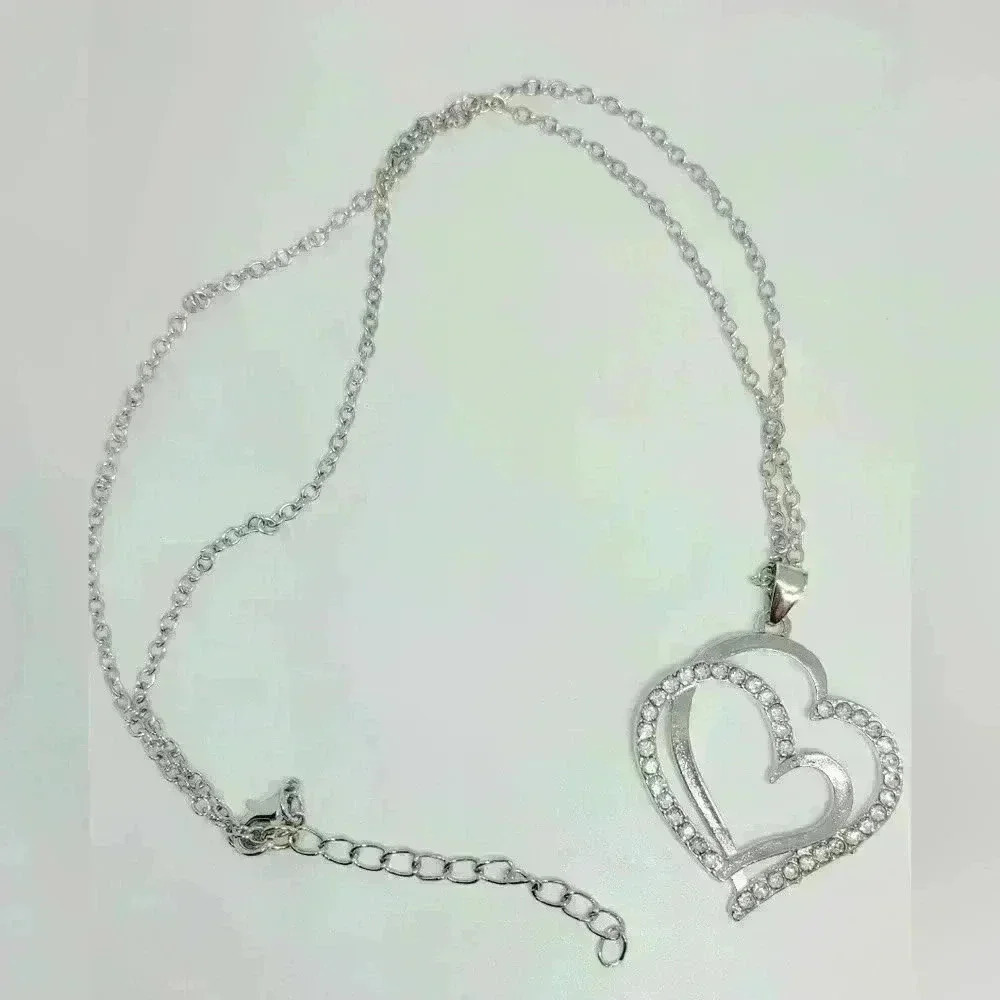 NWOT Beautiful Double Heart Necklace and Earrings Set w/Gift Box - Picture 4 of 7